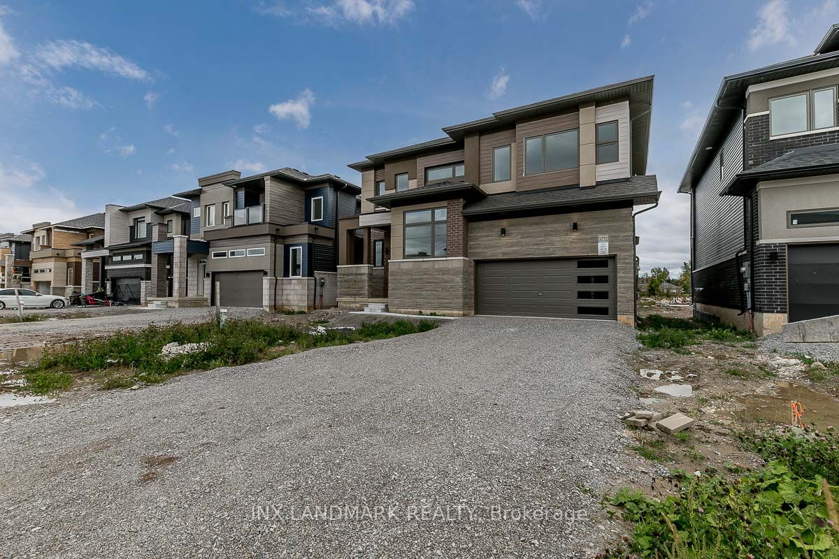3772 Sunbank Cres