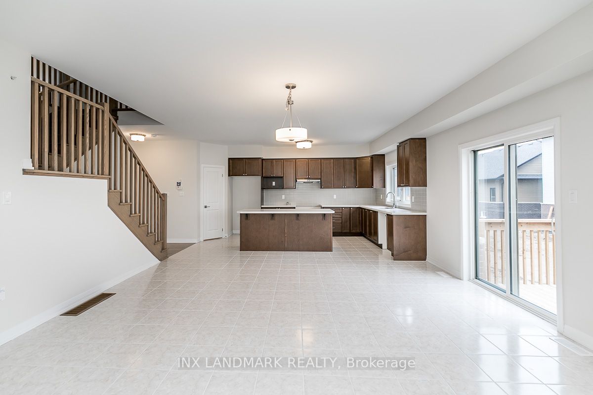 3772 Sunbank Cres