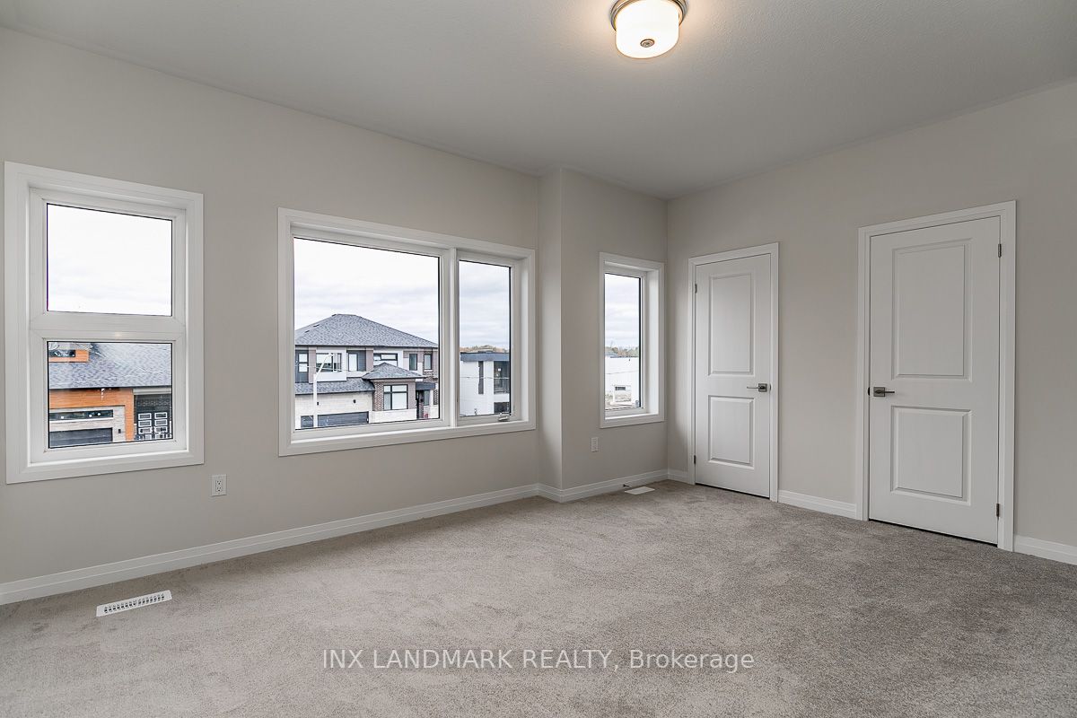 3772 Sunbank Cres