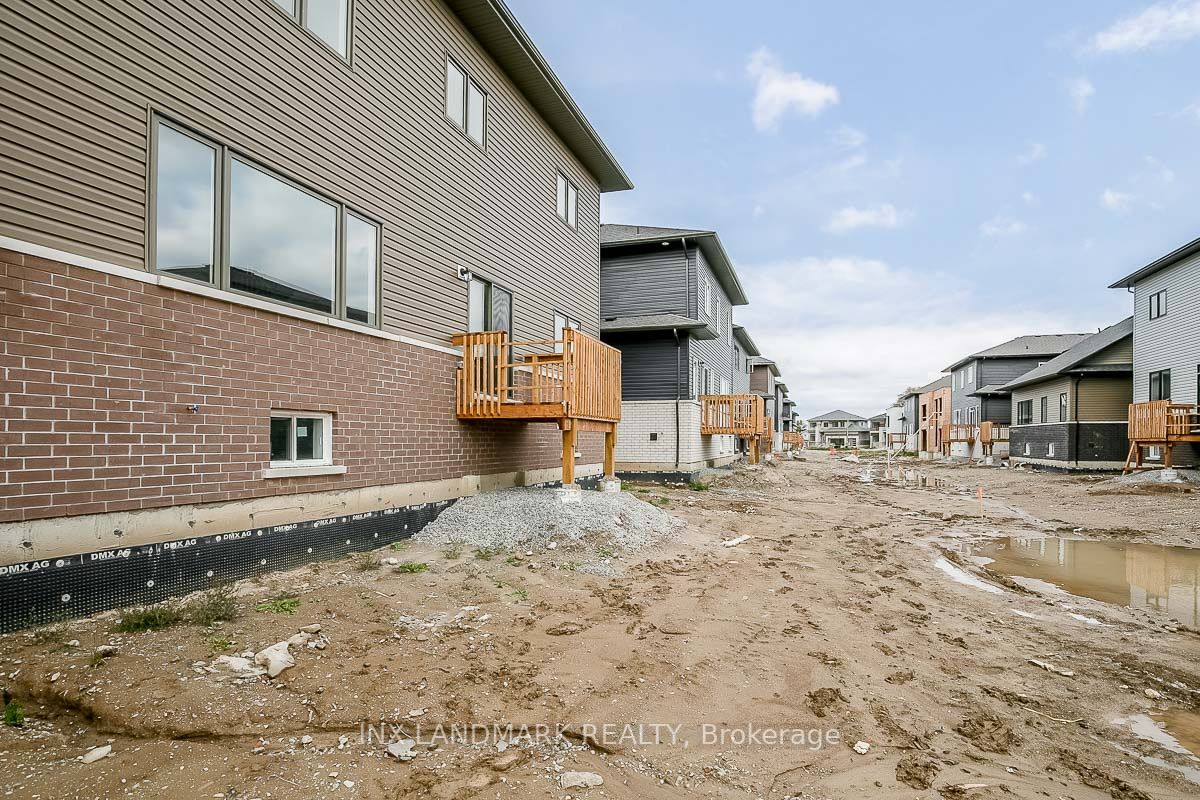 3772 Sunbank Cres