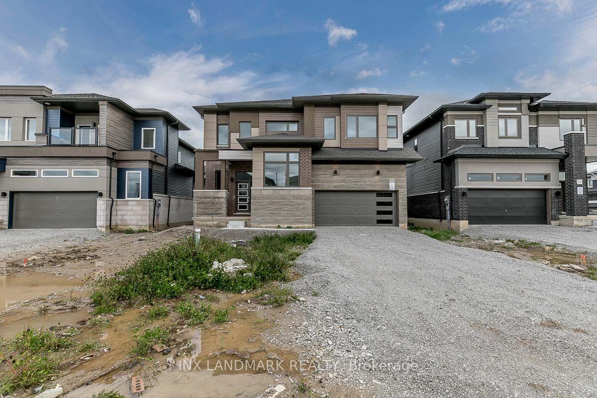 3772 Sunbank Cres