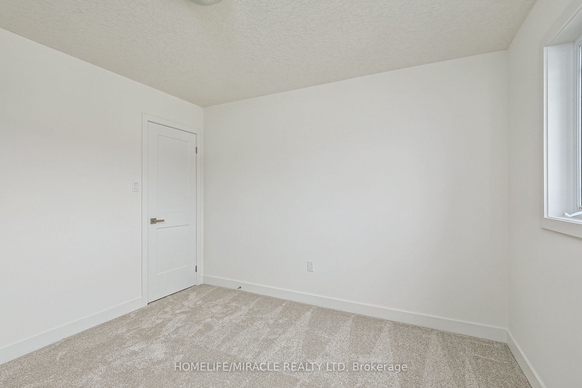 123 Plewes Dr