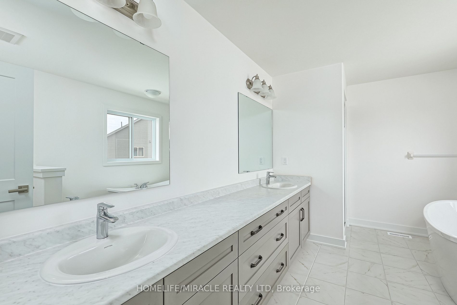 123 Plewes Dr