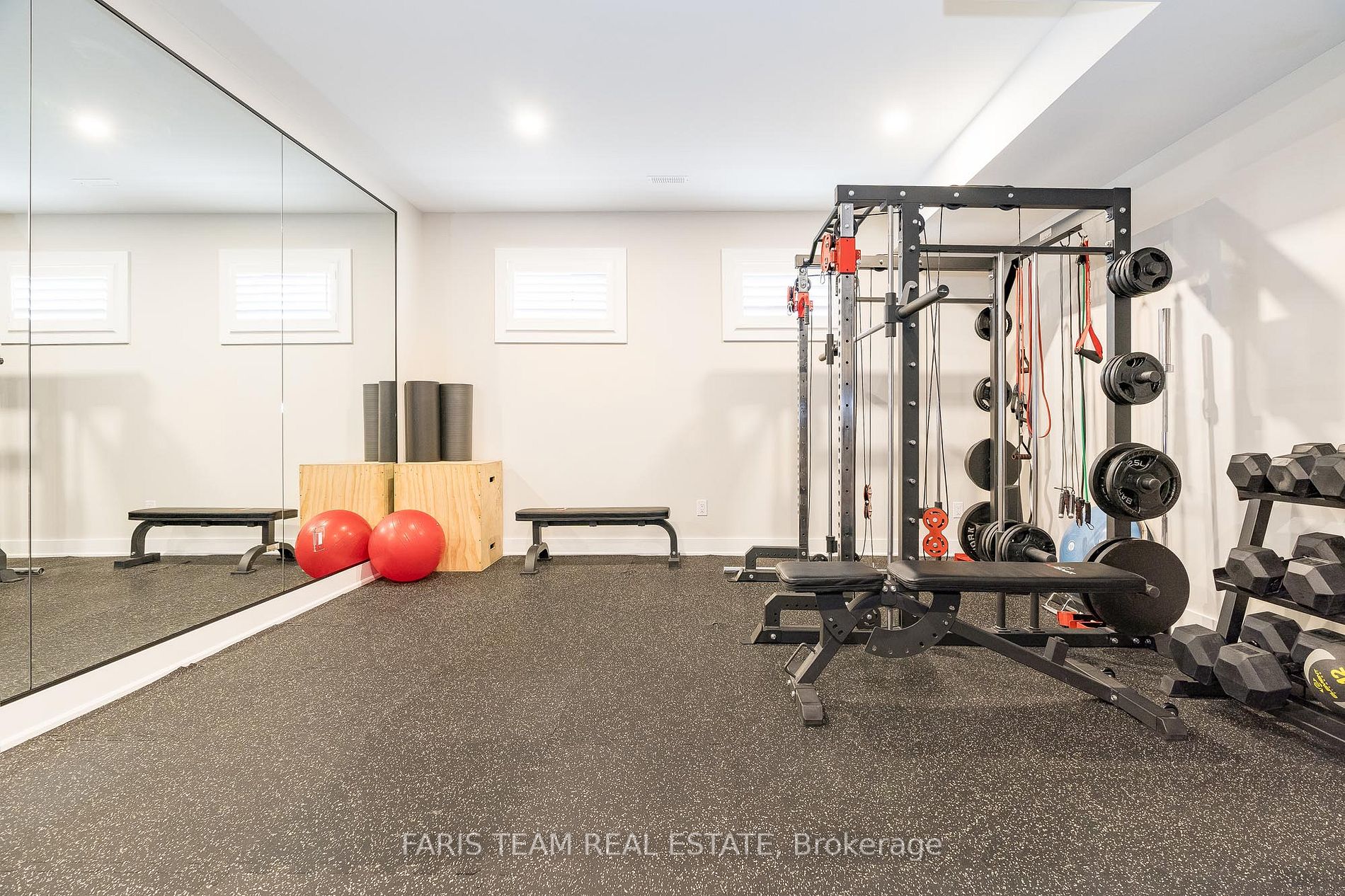 22 Lloyd Cook Dr W