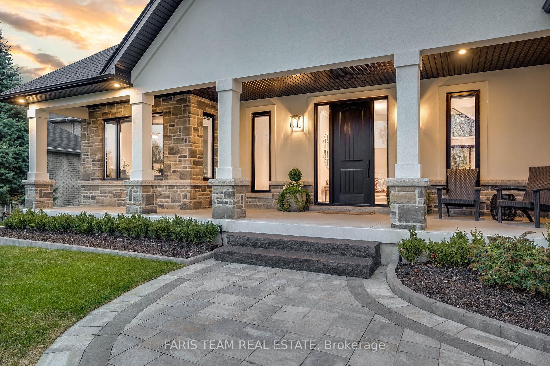22 Lloyd Cook Dr W