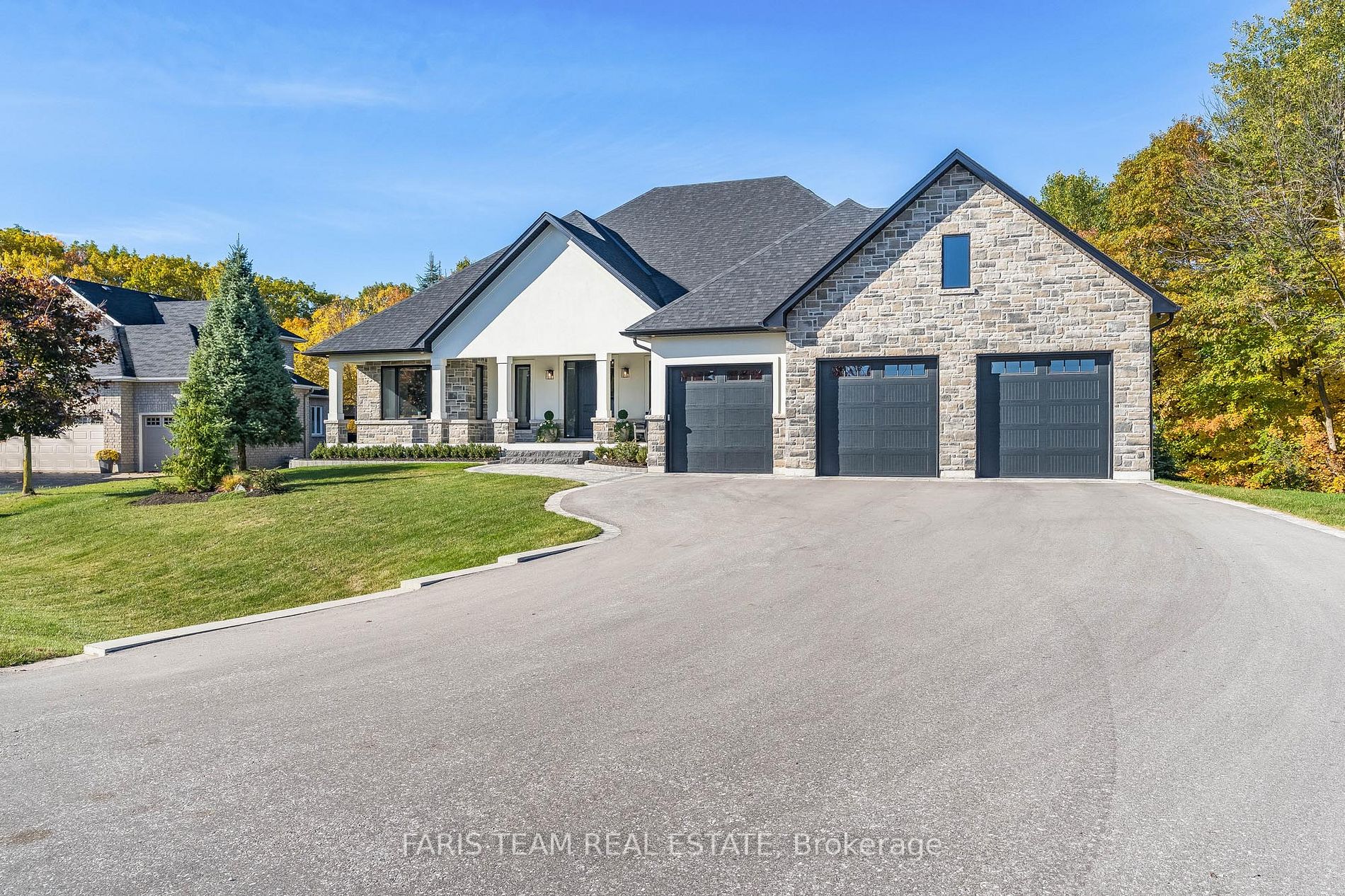 22 Lloyd Cook Dr W