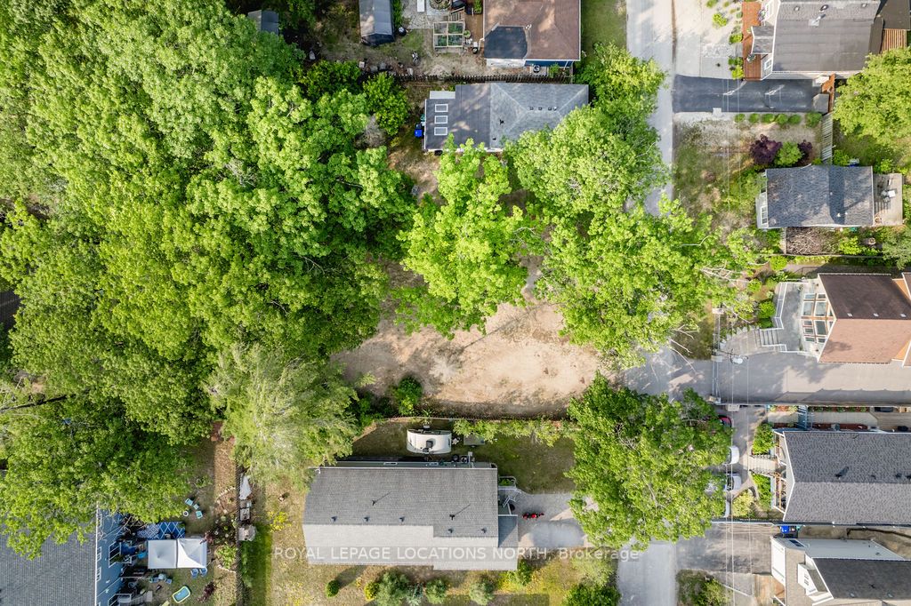 Lt 2 38 Laidlaw St