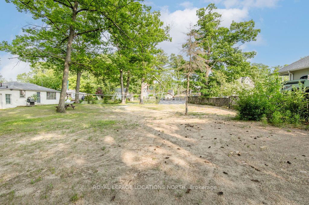 Lt 2 38 Laidlaw St