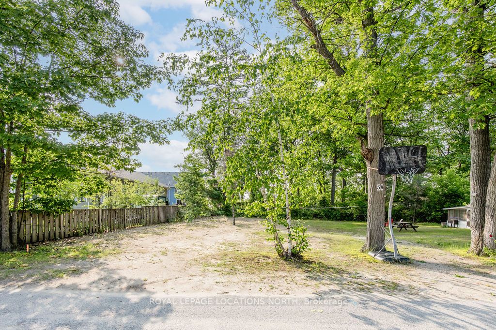 Lt 2 38 Laidlaw St