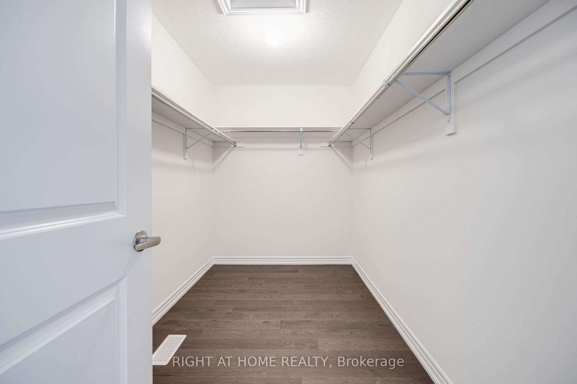 10 Ludlow Dr