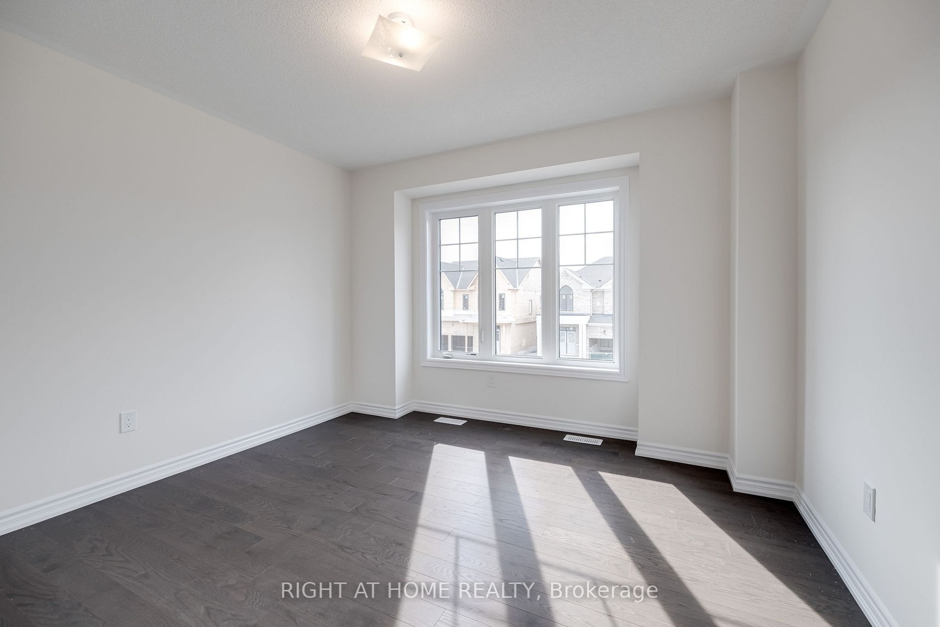 10 Ludlow Dr
