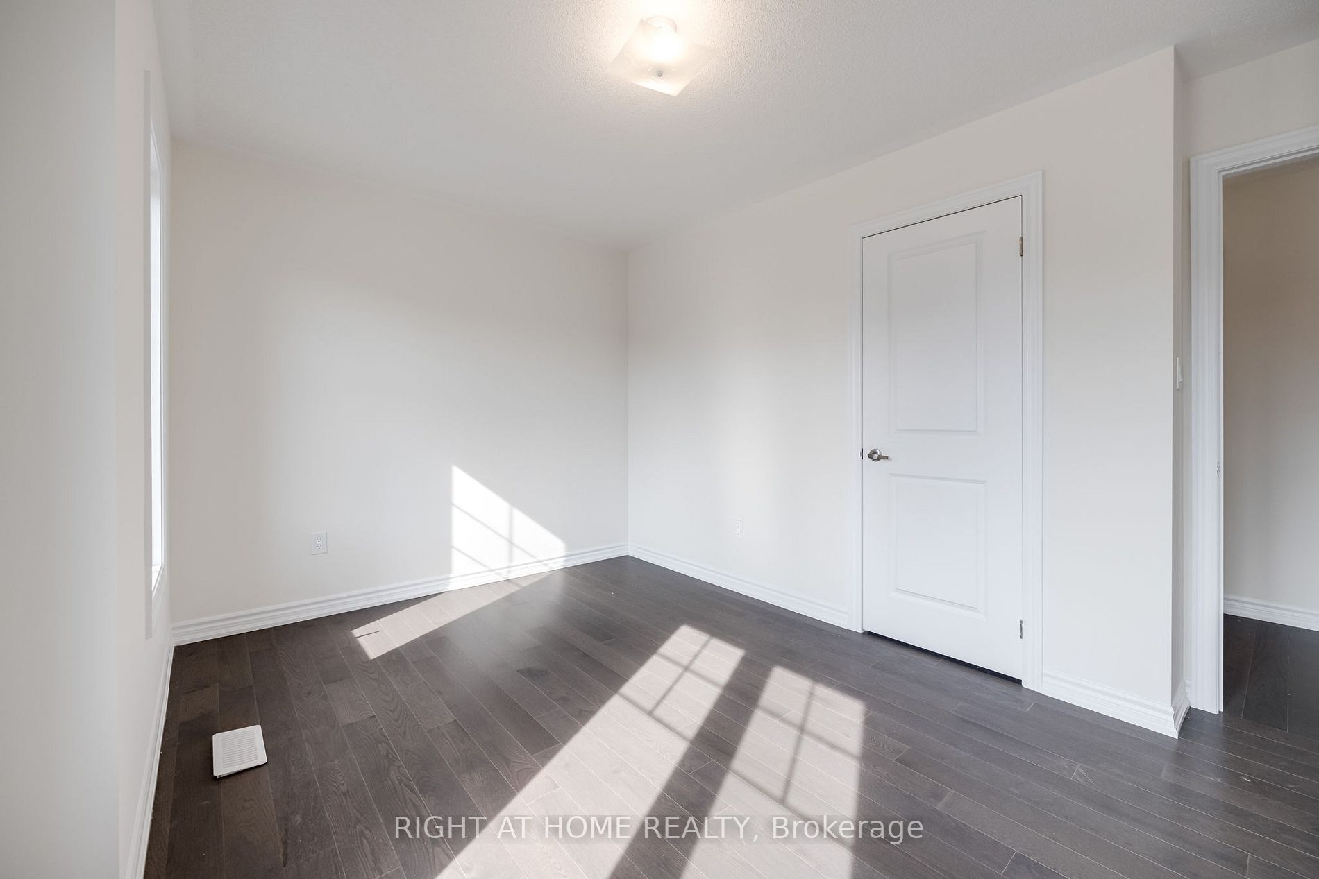 10 Ludlow Dr