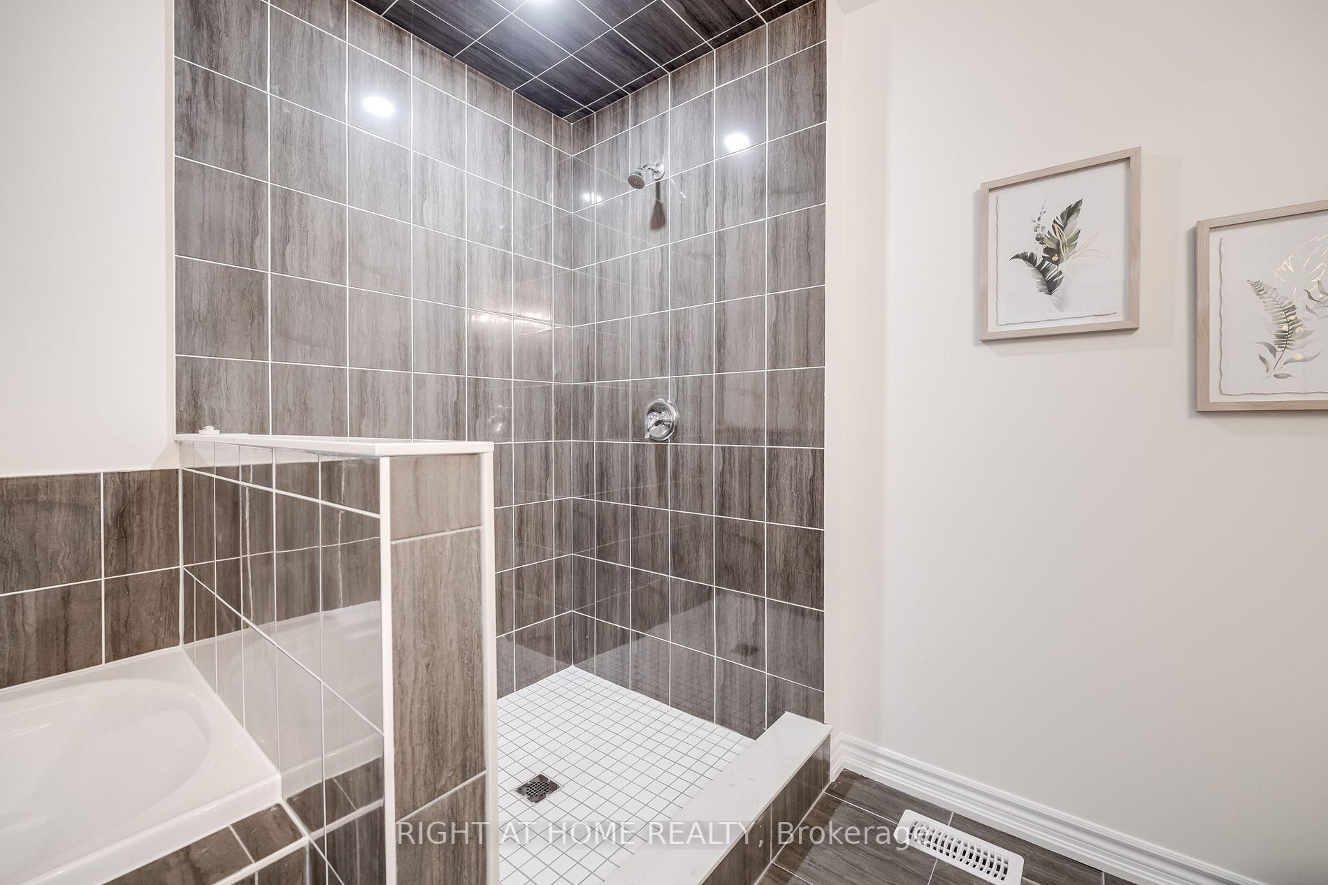 10 Ludlow Dr