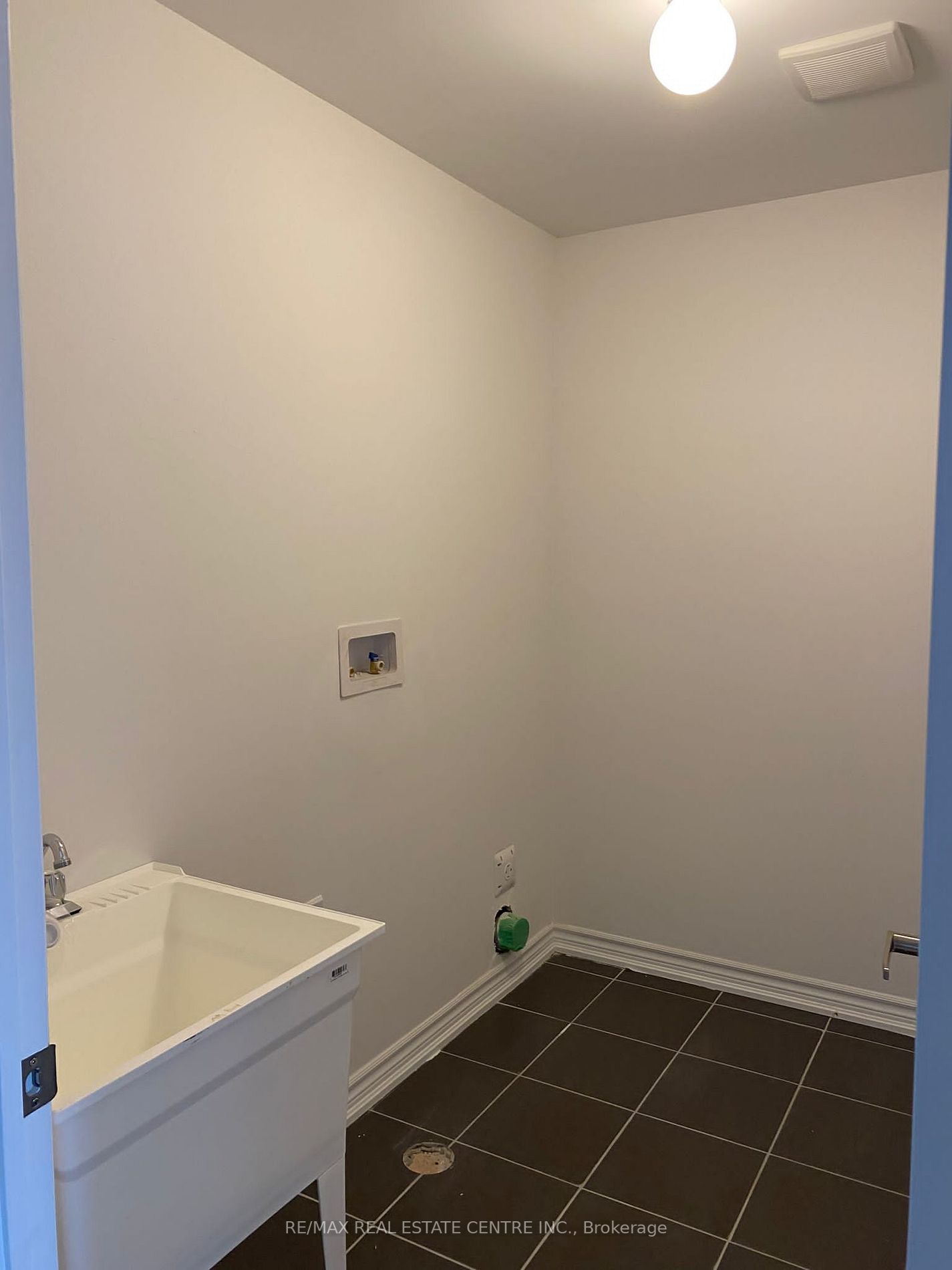 242 Duncan St