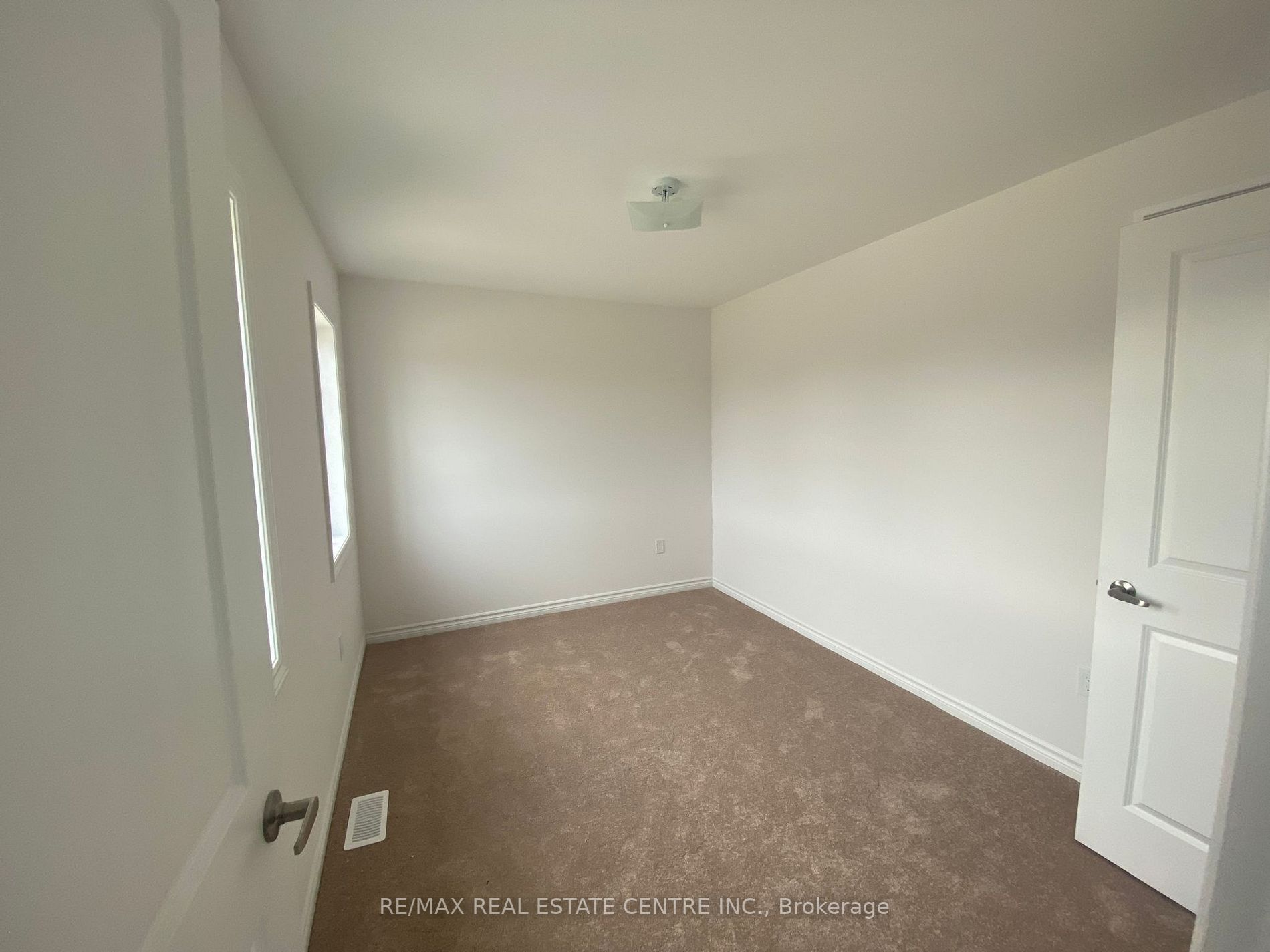 242 Duncan St