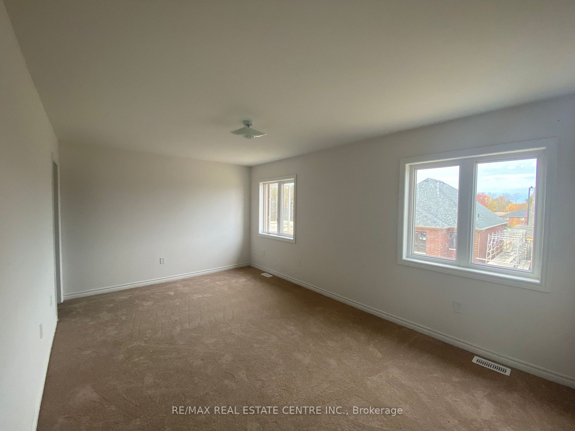 242 Duncan St