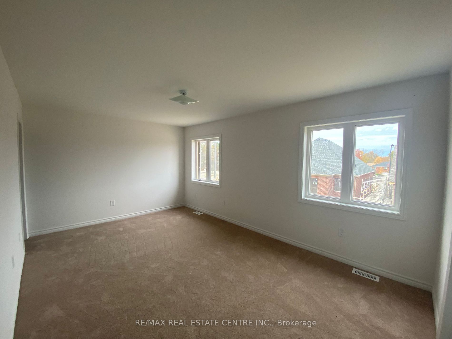 242 Duncan St