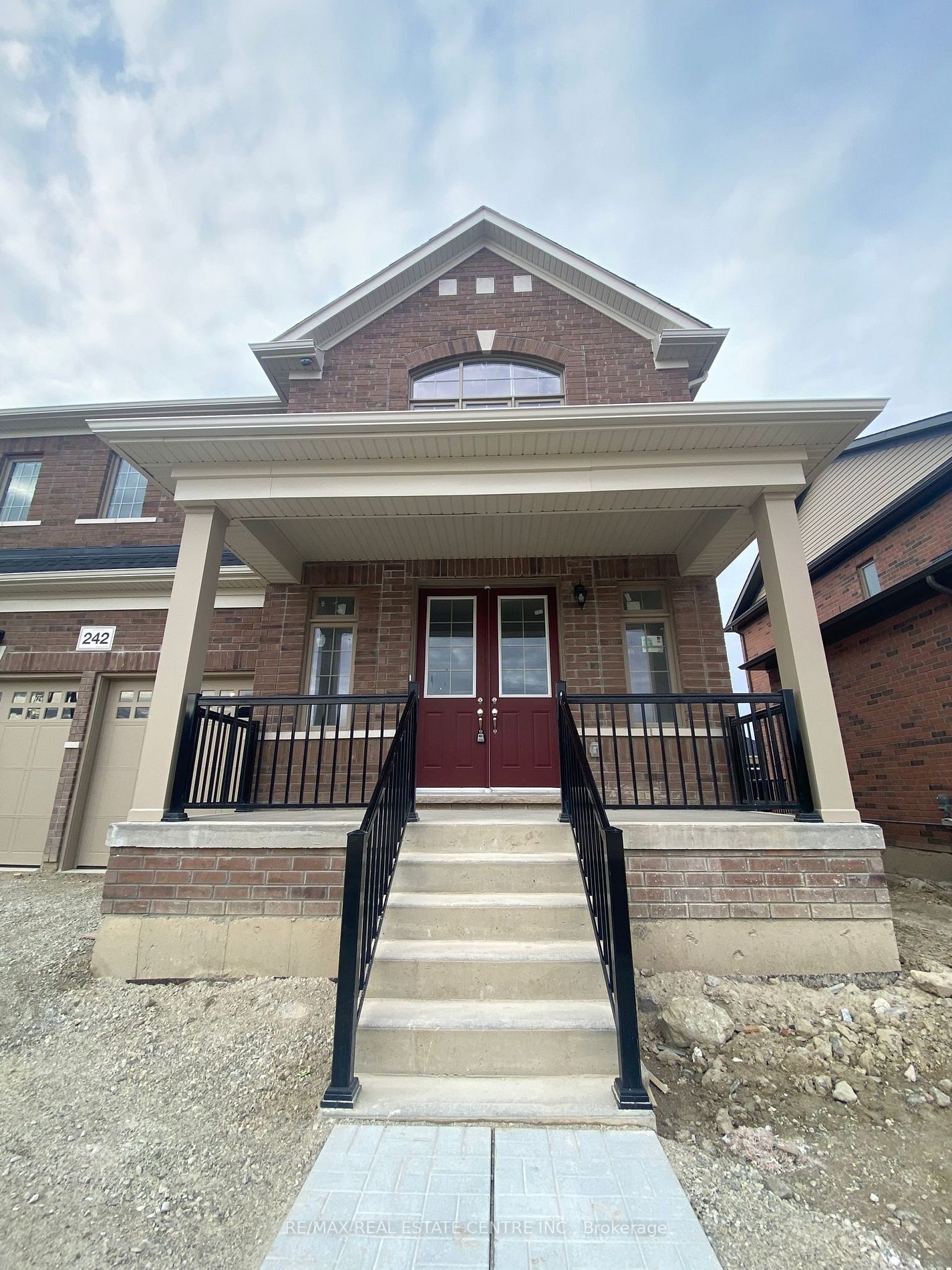 242 Duncan St