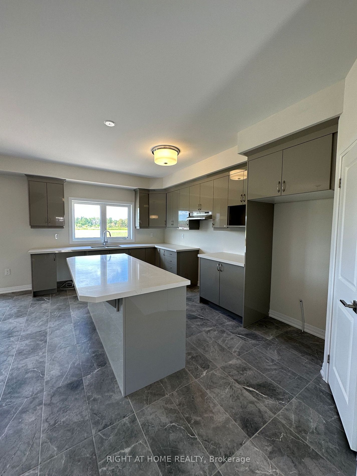 3713 Quayside Dr
