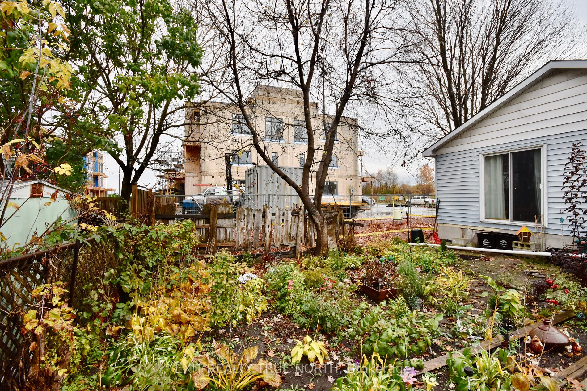 122 Elgin St