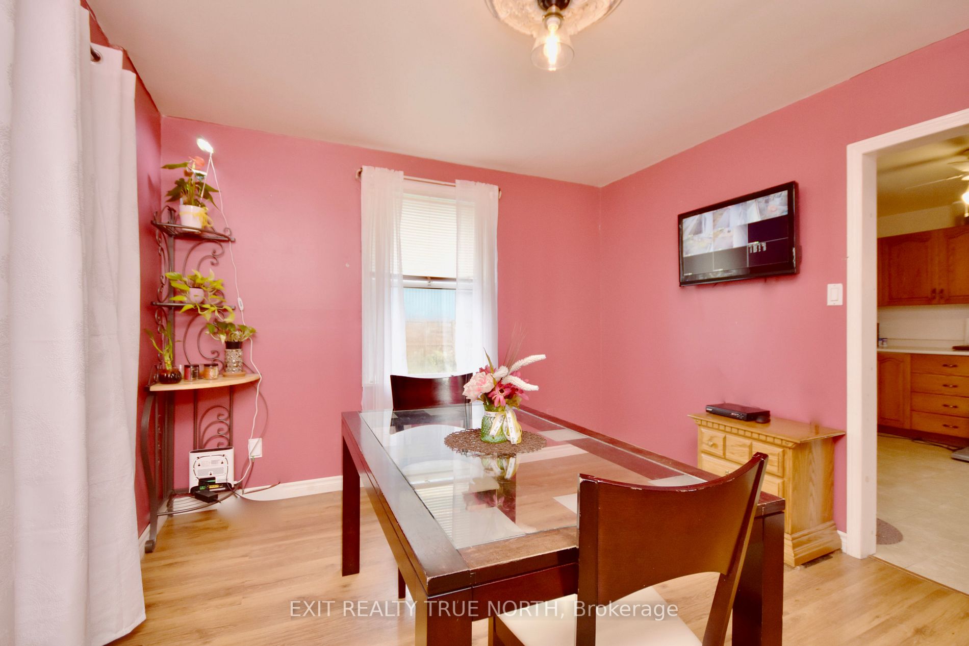 122 Elgin St