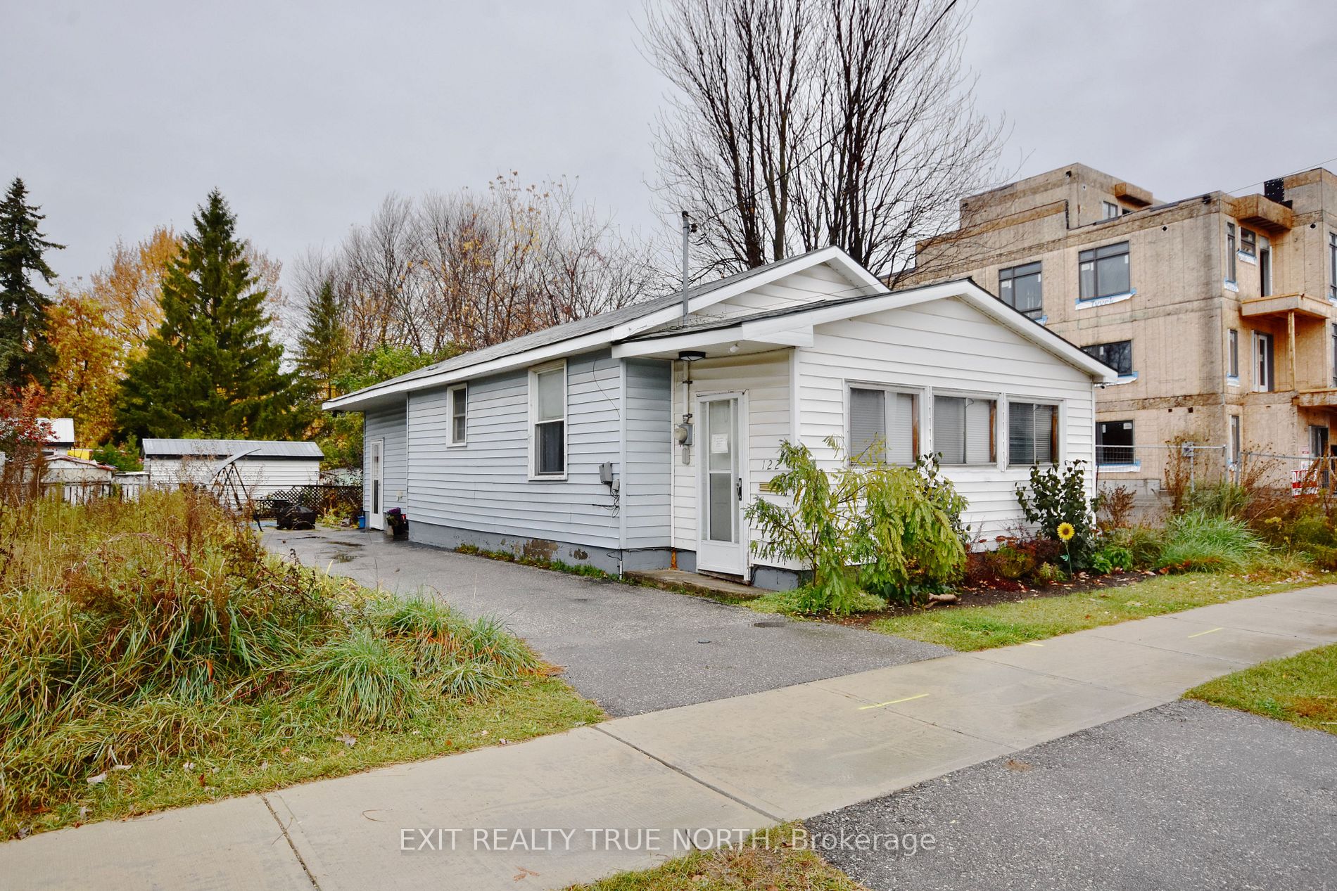 122 Elgin St