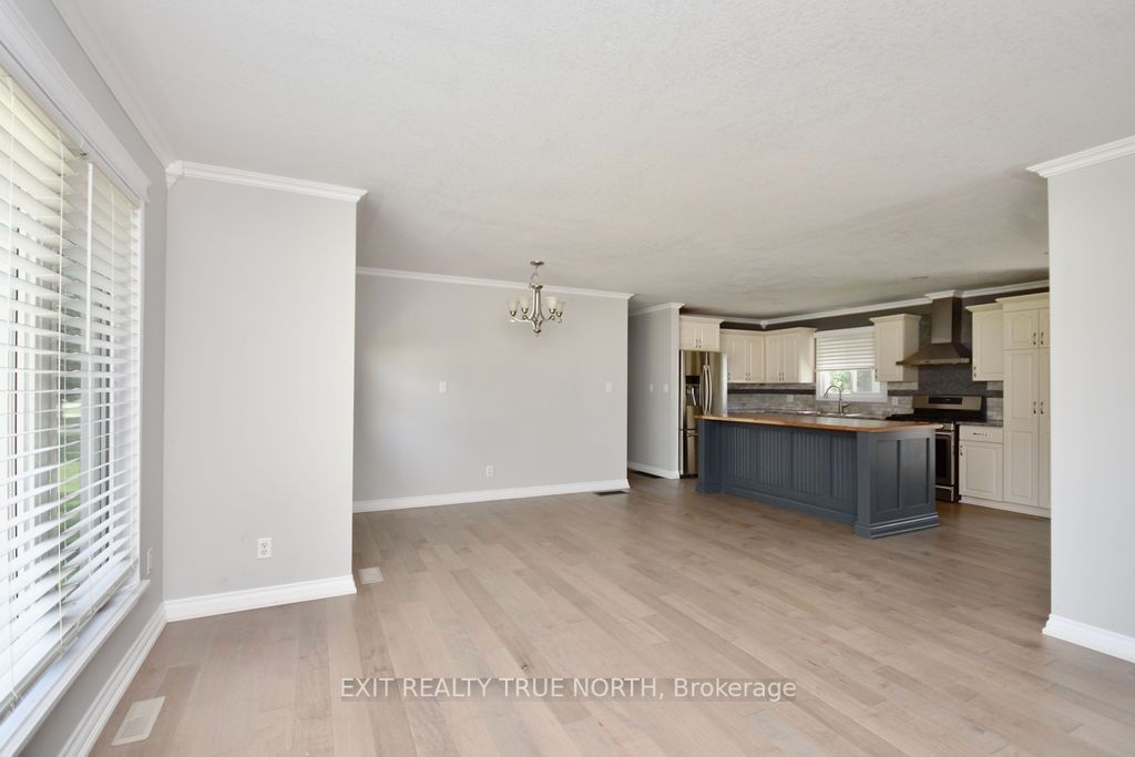 12 Huron St