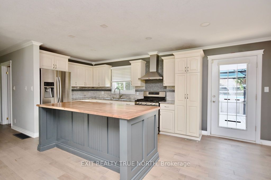 12 Huron St