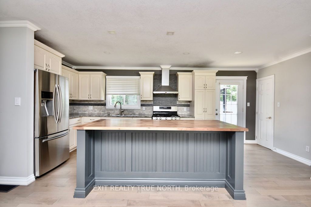 12 Huron St