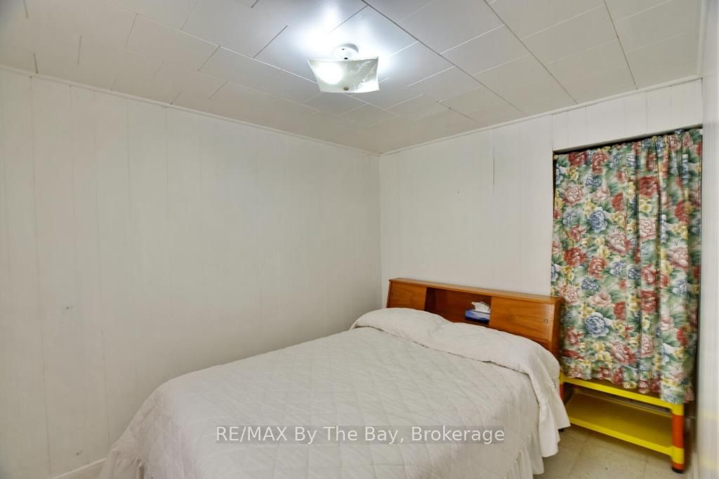 1152 Mosley St