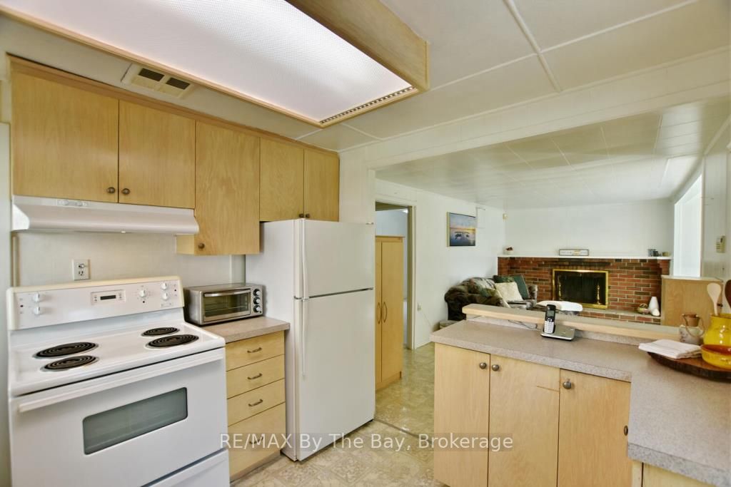 1152 Mosley St