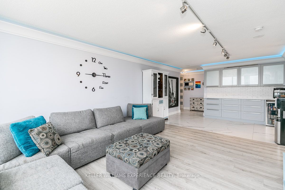 65 Ellen St, #1208
