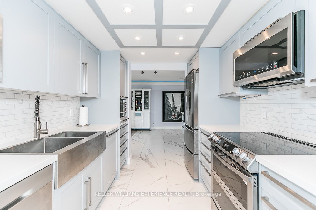 65 Ellen St, #1208