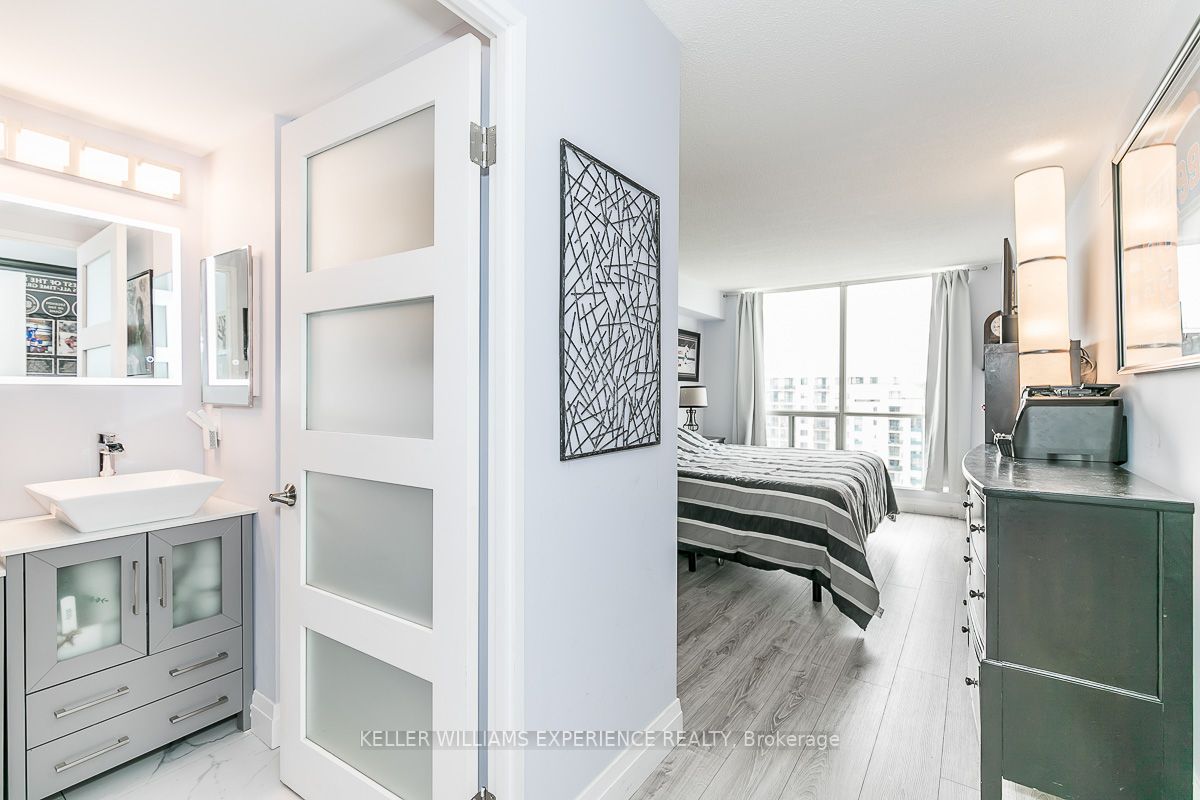 65 Ellen St, #1208