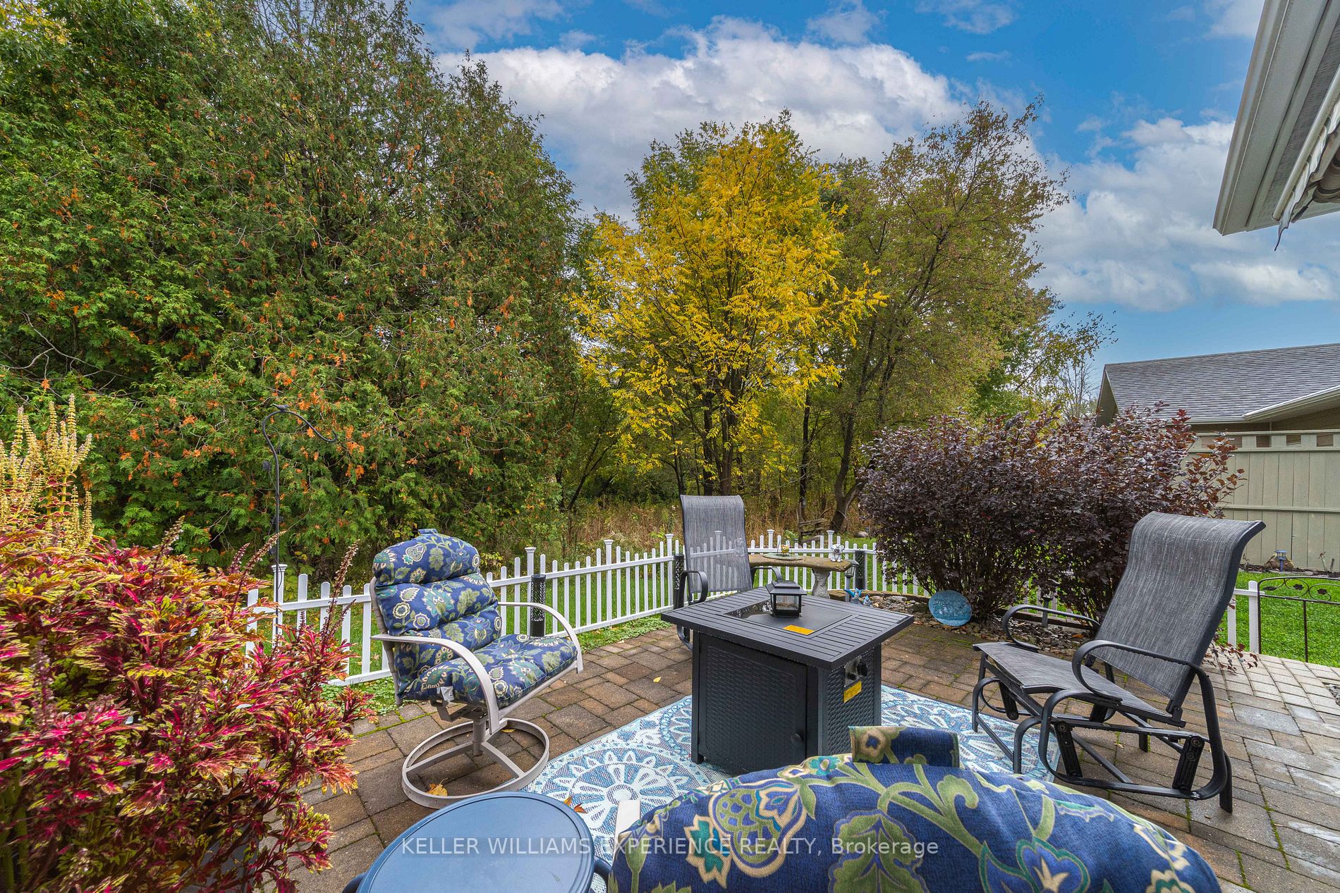 7 Riverwalk Dr
