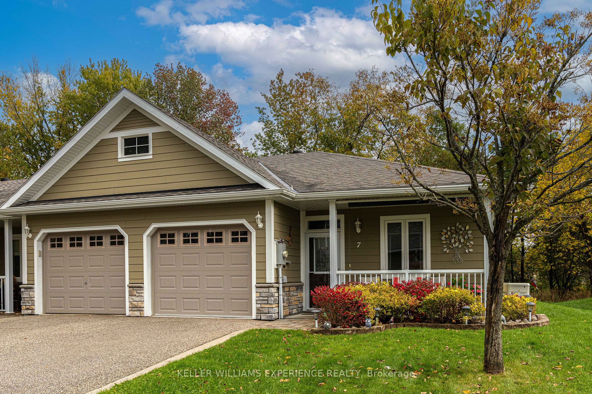 7 Riverwalk Dr