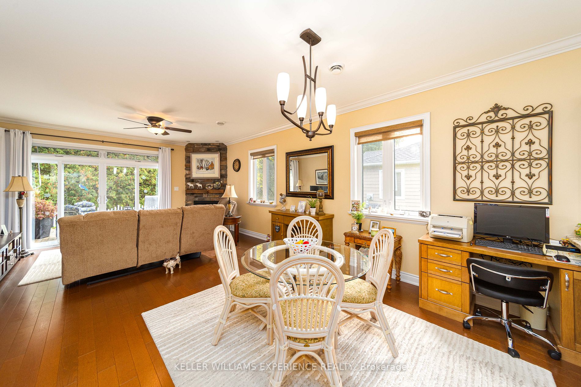 7 Riverwalk Dr