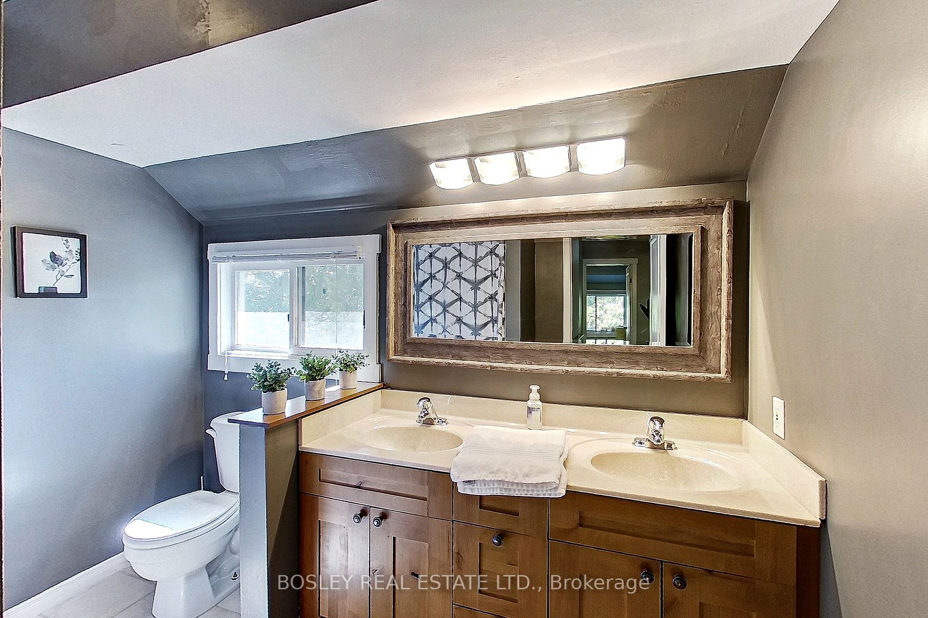 124 Escarpment Cres, #124