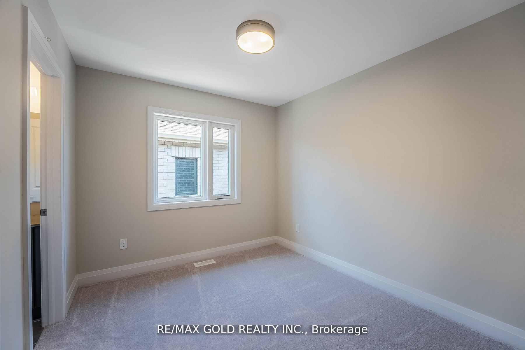 18 Sweet Cicely St