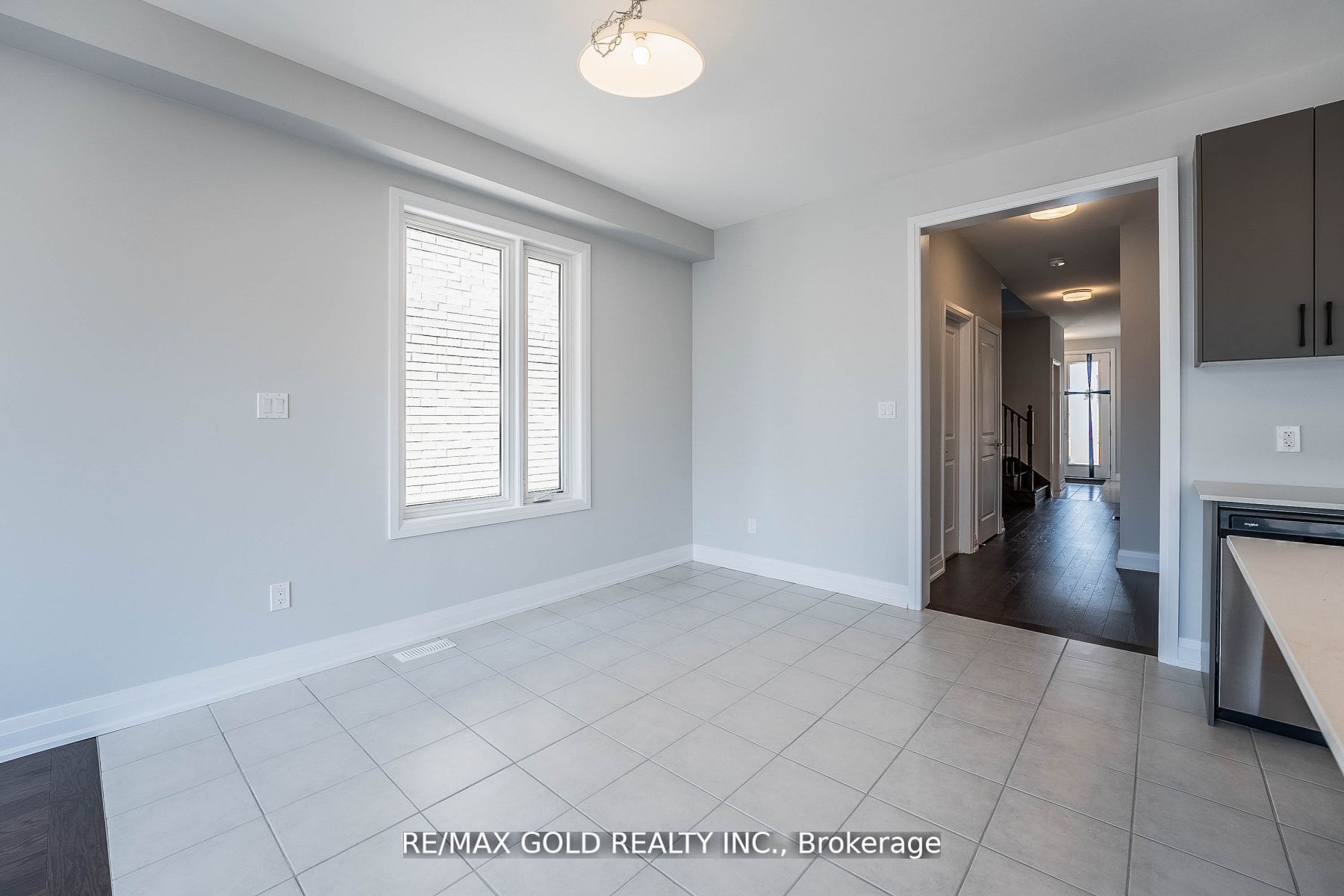 18 Sweet Cicely St