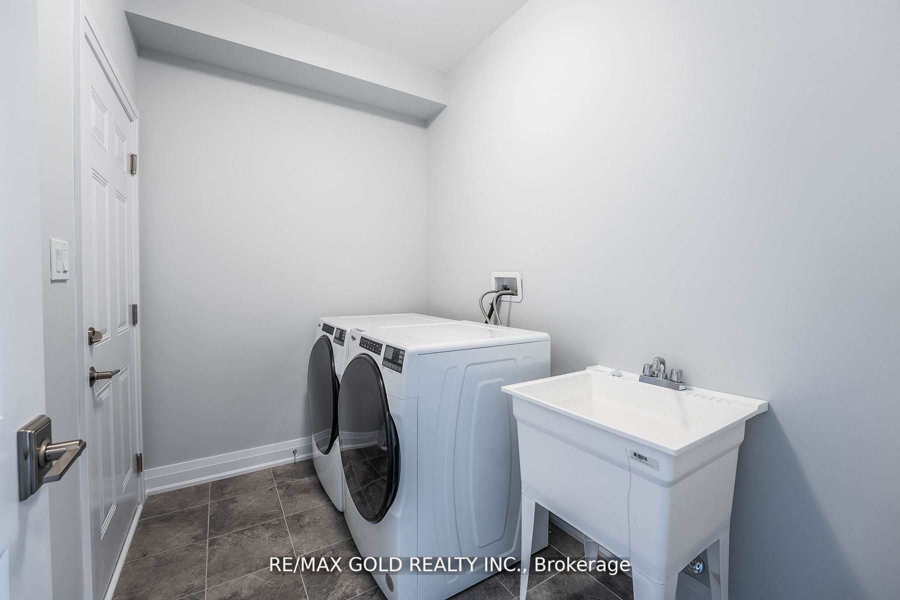 18 Sweet Cicely St