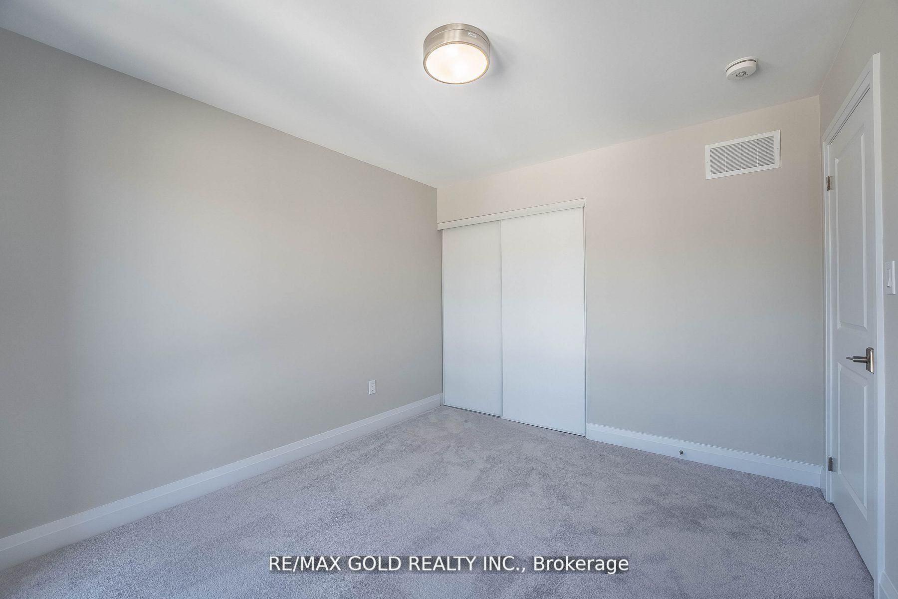 18 Sweet Cicely St