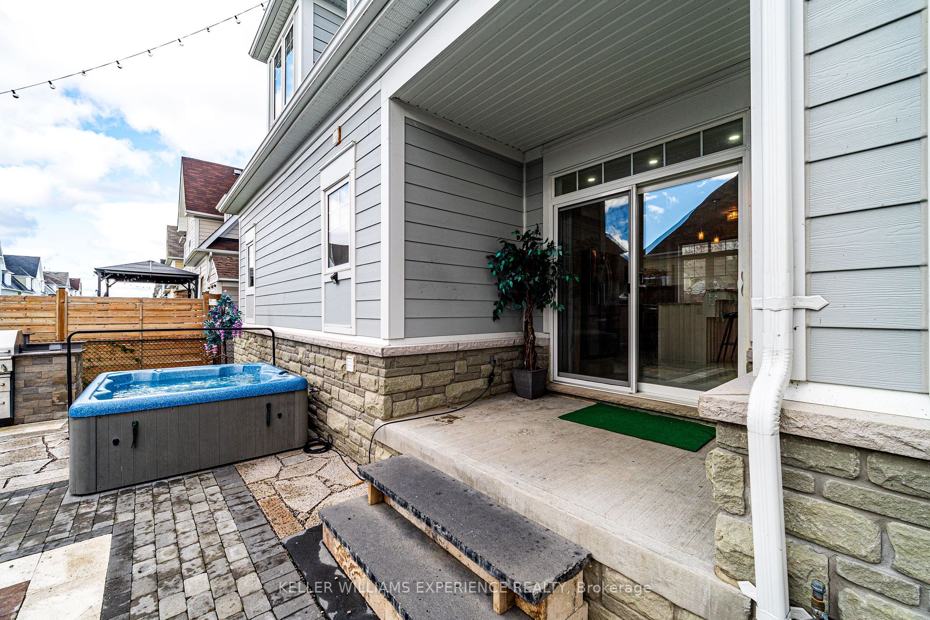 61 Riverwalk Place