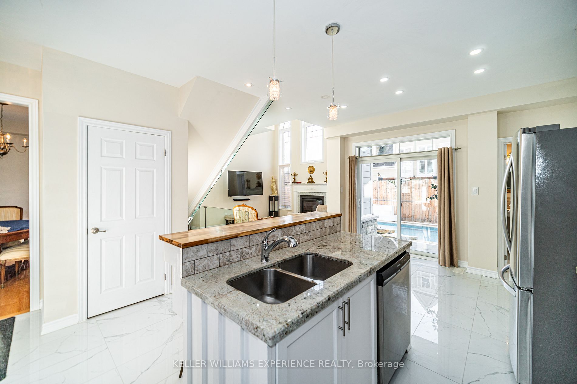 61 Riverwalk Place