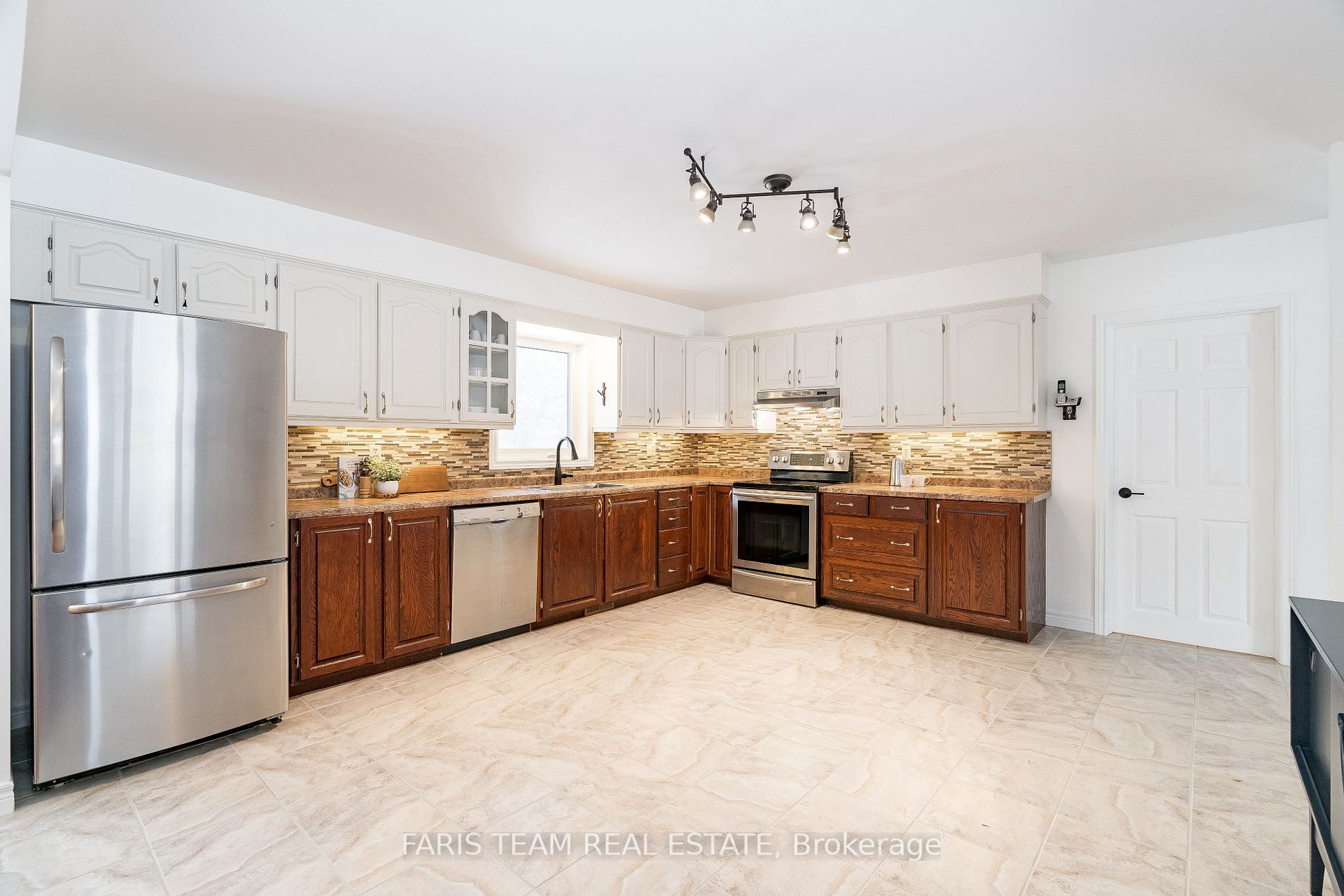 4120 Sunnidale Con. 9