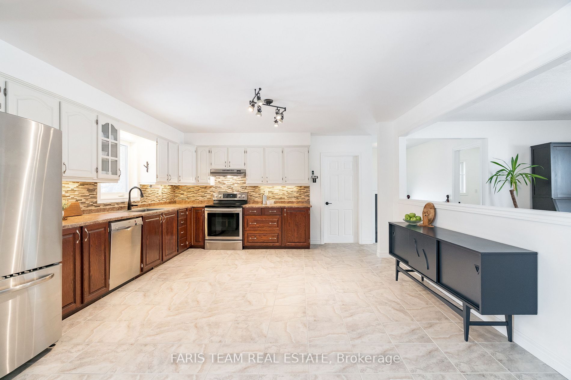 4120 Sunnidale Con. 9