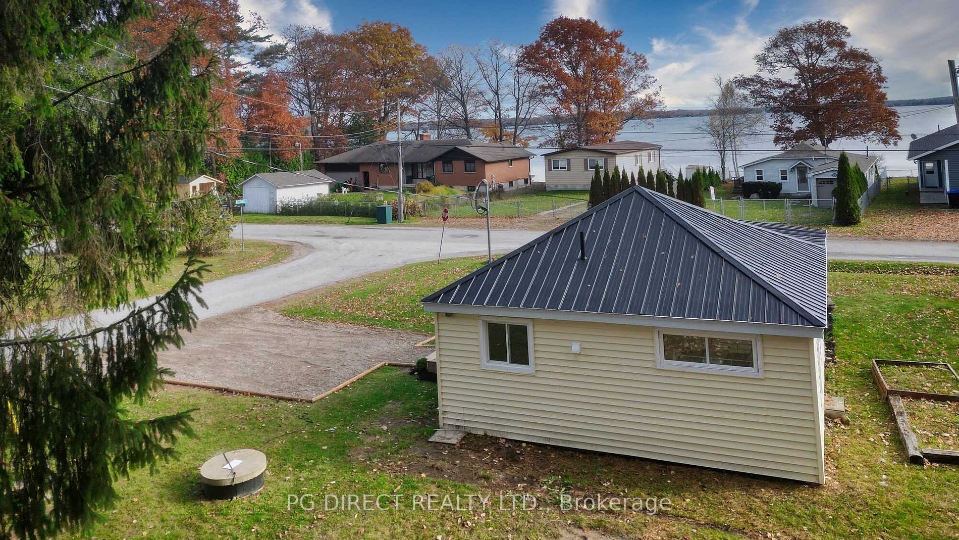 2962 Lakeside Dr