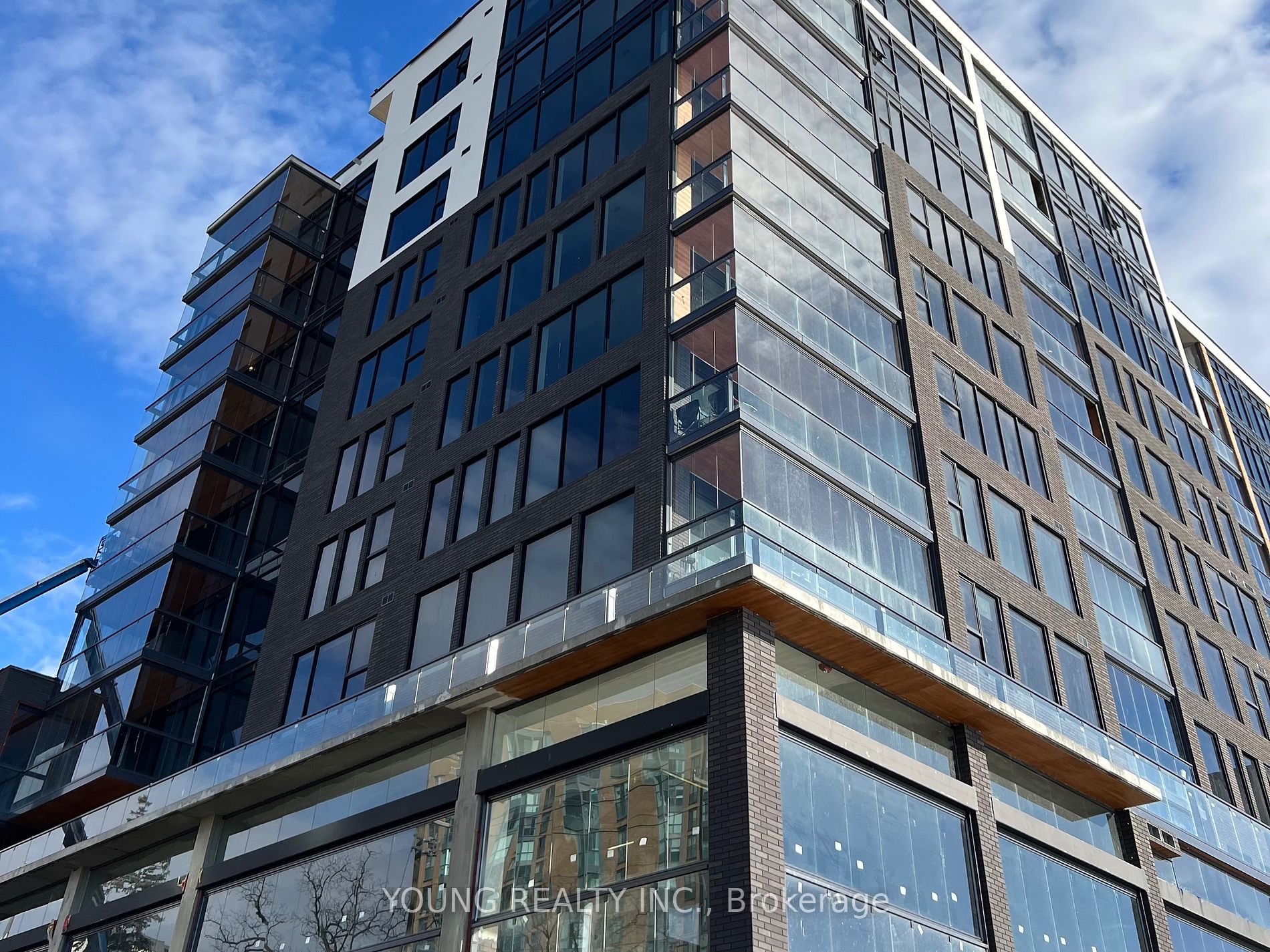 185 Dunlop St E, #813