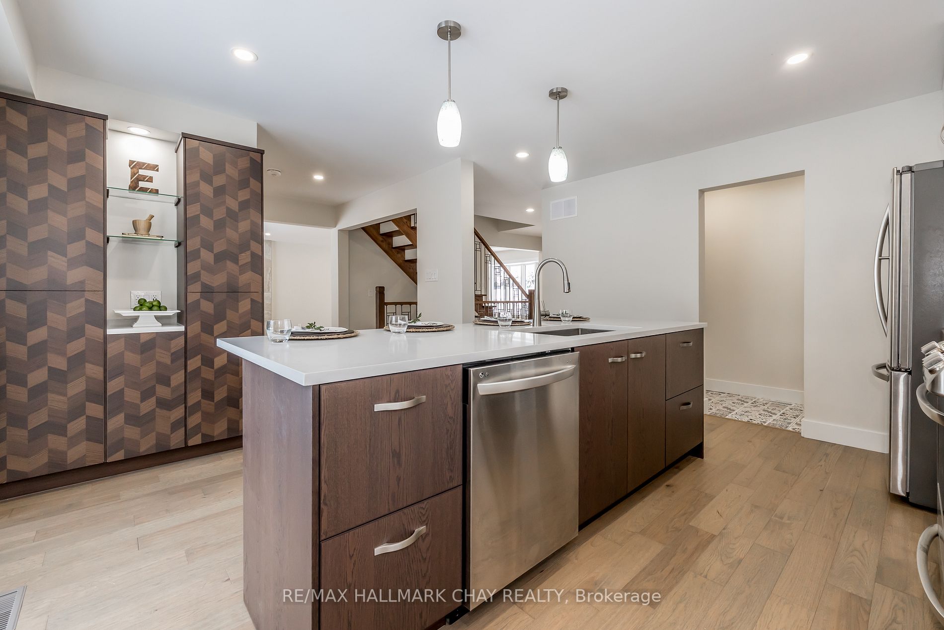 16 Garrett Cres