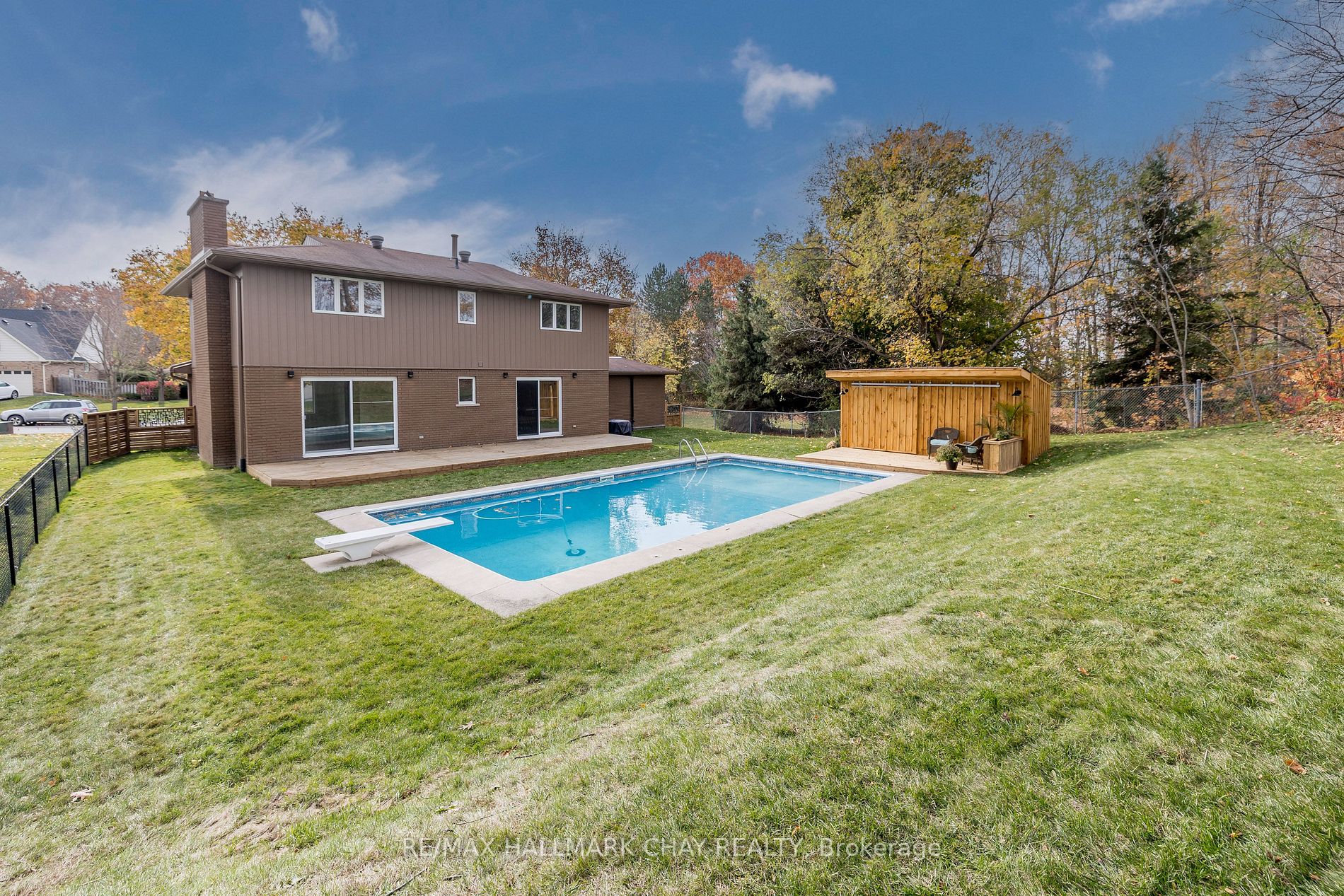 16 Garrett Cres
